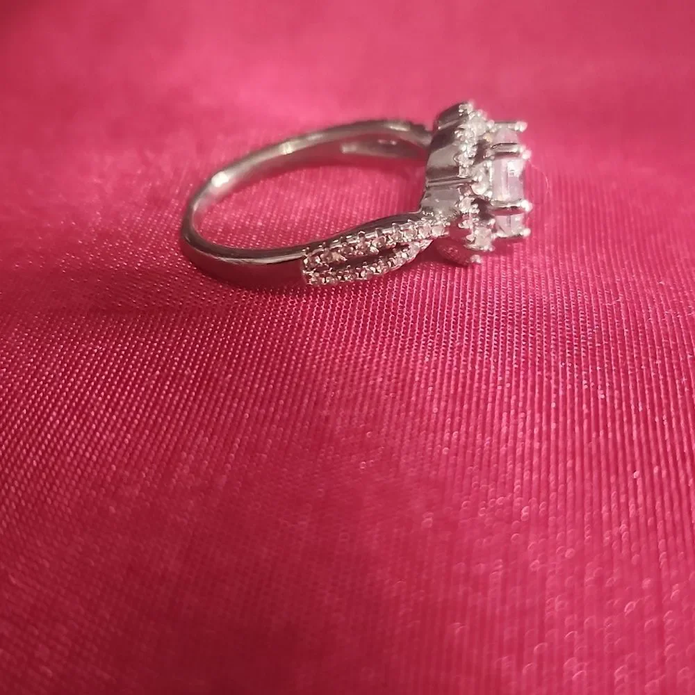 .925 Silver Women's Ring with moissanite stone Size 7